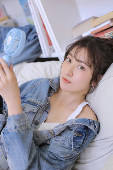 他将头埋进双腿间吮小核乔又夏